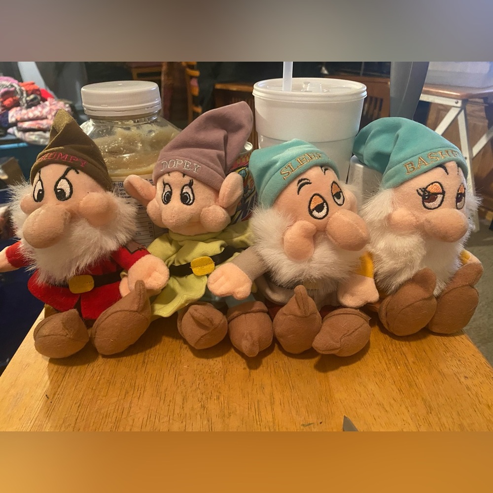 Snow white and the 7 dwarfs plush